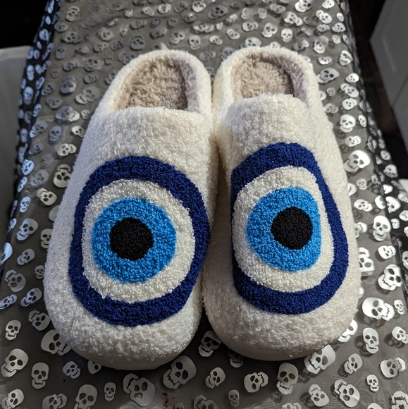 Evil eye slippers - Picture 1 of 4